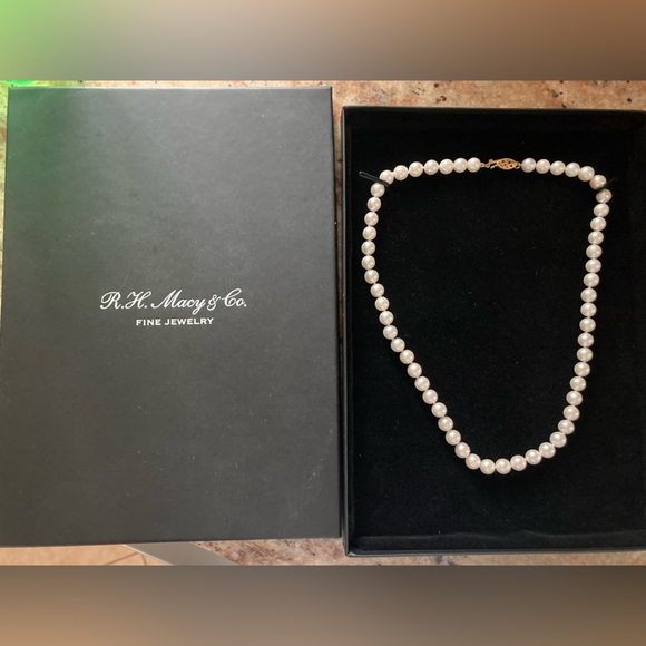 Jewelry - Pearls